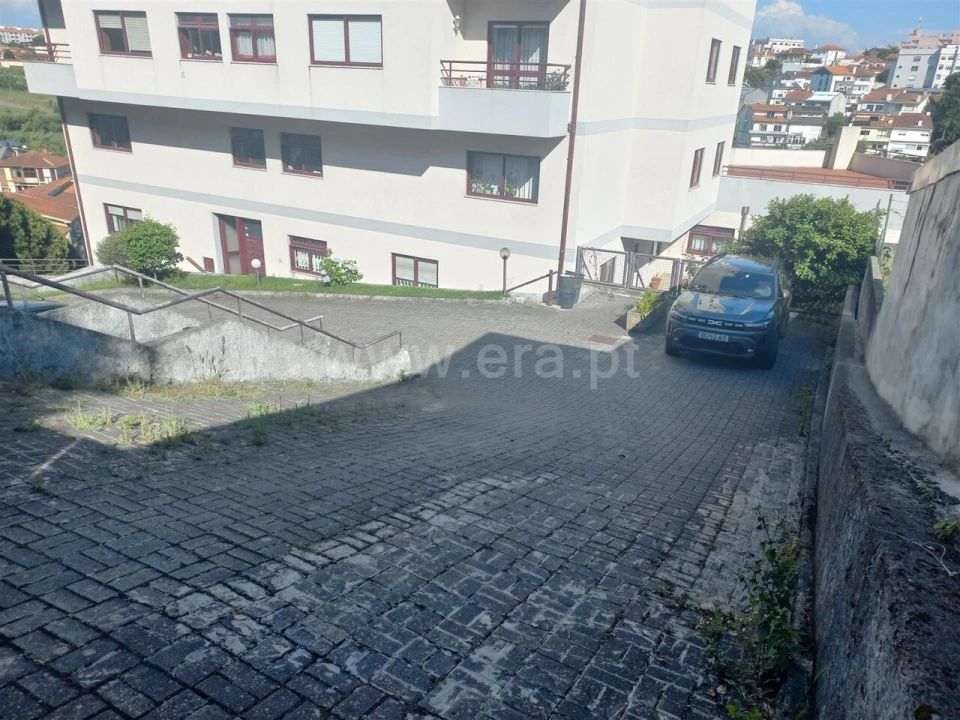 Garagem para Venda em Oliveira do Douro Foto 7