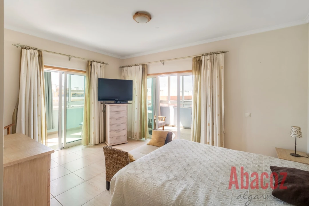 Apartamento T4 para Venda em Portimão Foto 2
