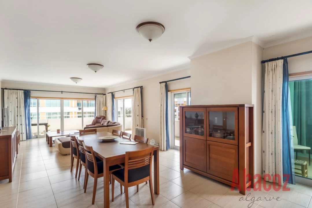 Apartamento T4 para Venda em Portimão Foto 5