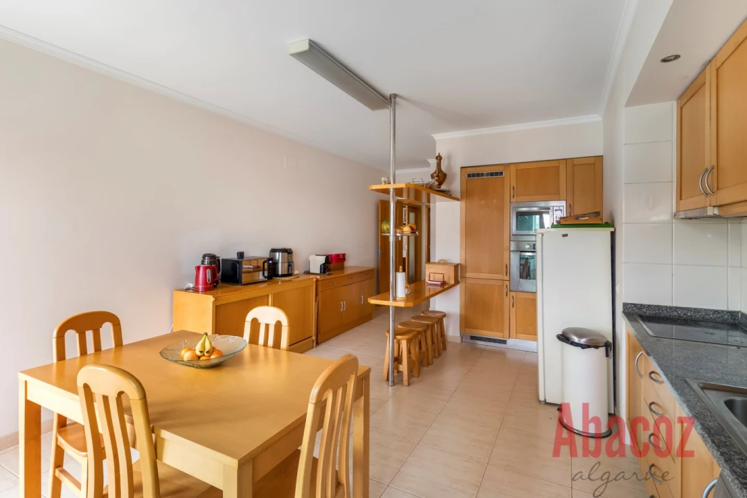 Apartamento T4 para Venda em Portimão Foto 7