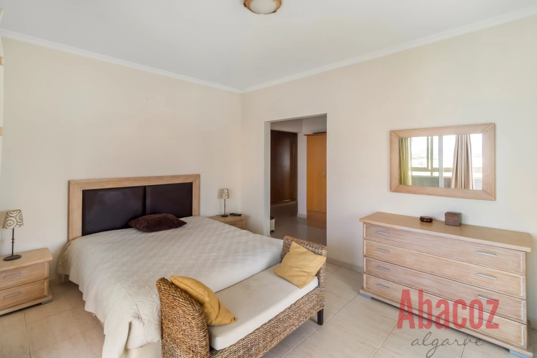 Apartamento T4 para Venda em Portimão Foto 9