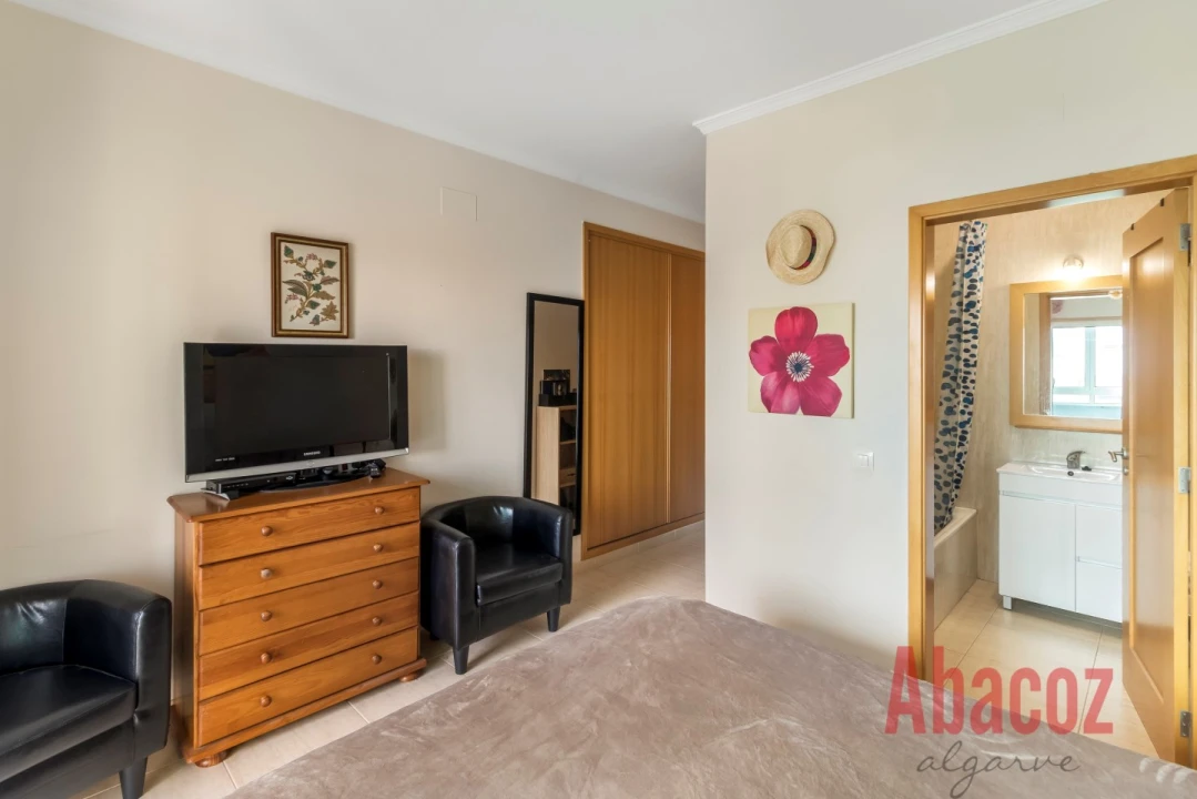 Apartamento T4 para Venda em Portimão Foto 12