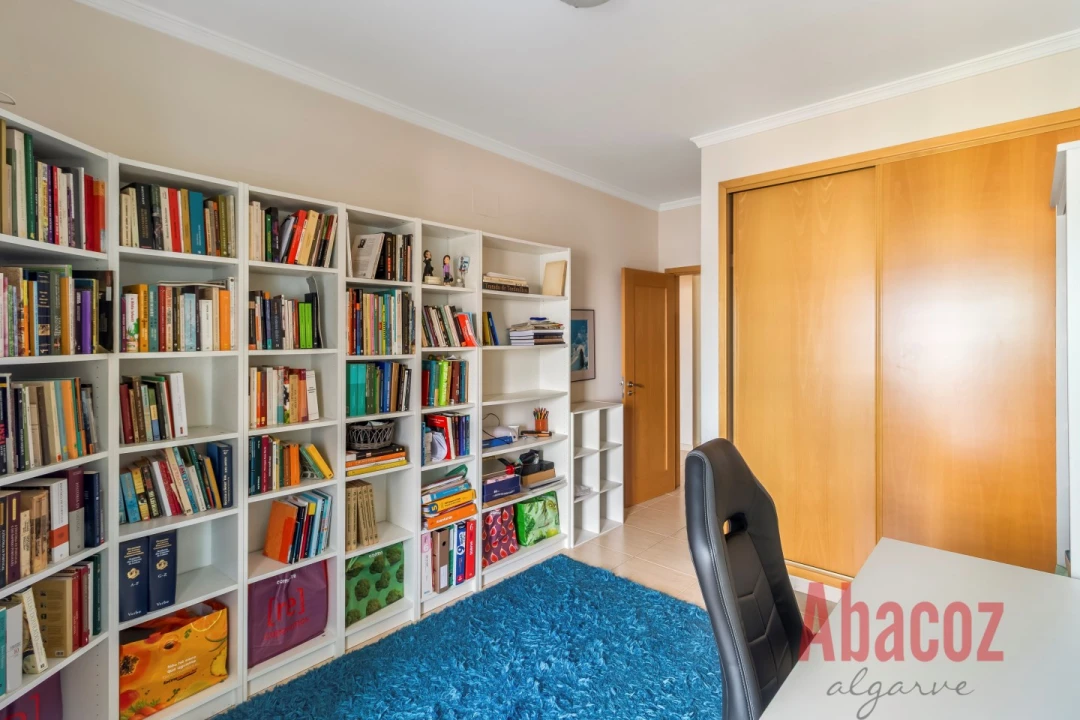 Apartamento T4 para Venda em Portimão Foto 16