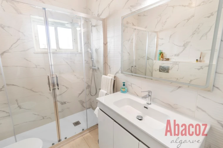Apartamento T4 para Venda em Portimão Foto 10