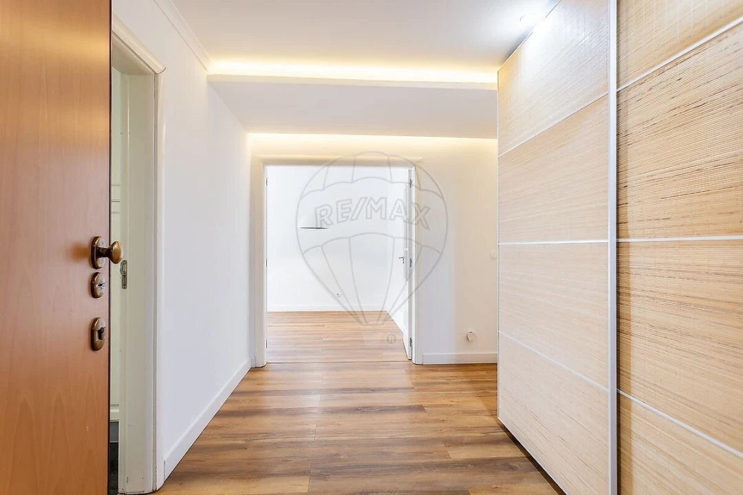 Apartamento T2 para Venda em Alvalade Foto 2