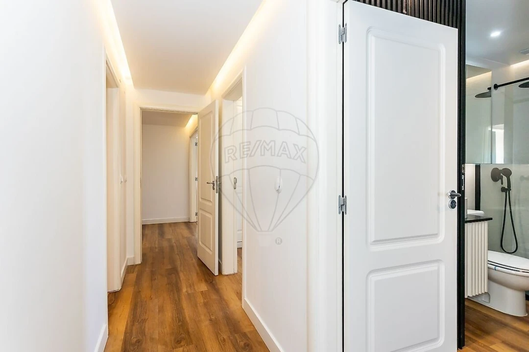 Apartamento T2 para Venda em Alvalade Foto 16