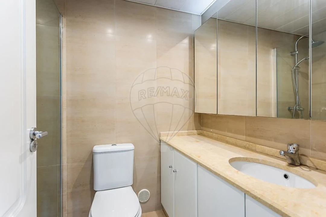 Apartamento T2 para Venda em Alvalade Foto 15