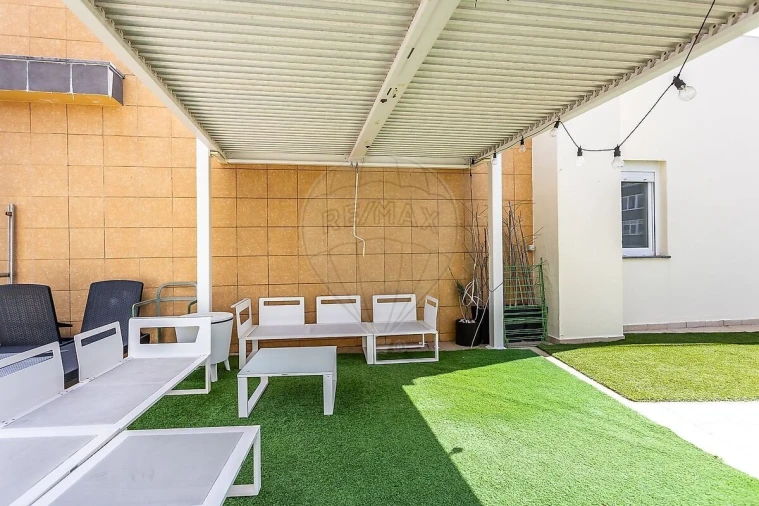 Apartamento T2 para Venda em Alvalade Foto 8
