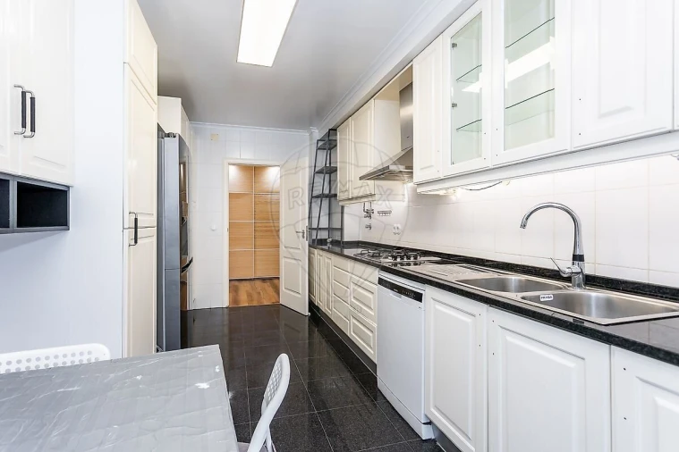Apartamento T2 para Venda em Alvalade Foto 11