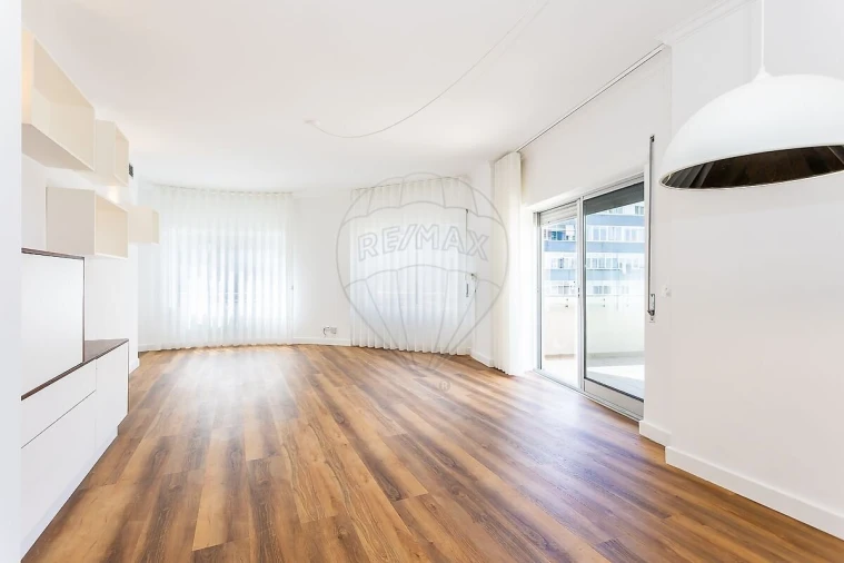 Apartamento T2 para Venda em Alvalade Foto 5