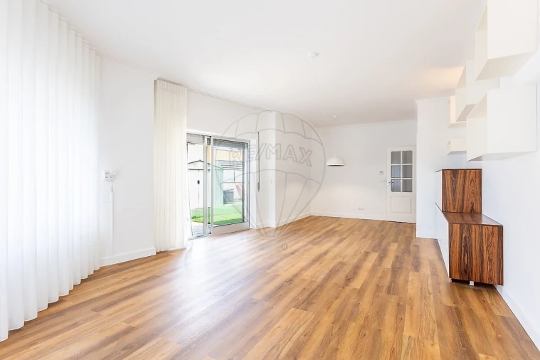 Apartamento T2 para Venda em Alvalade Foto 6