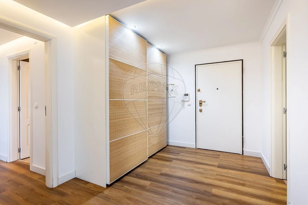 Apartamento T2 para Venda em Alvalade Foto 3