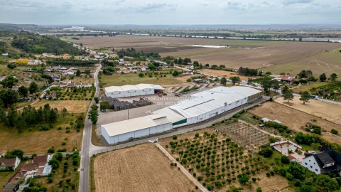 Armazém para Venda em Chamusca e Pinheiro Grande