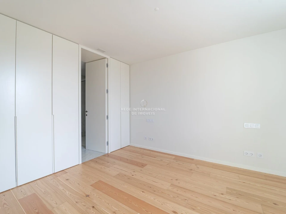 Moradia T4 para Venda em Aldoar, Foz do Douro e Nevogilde Foto 4