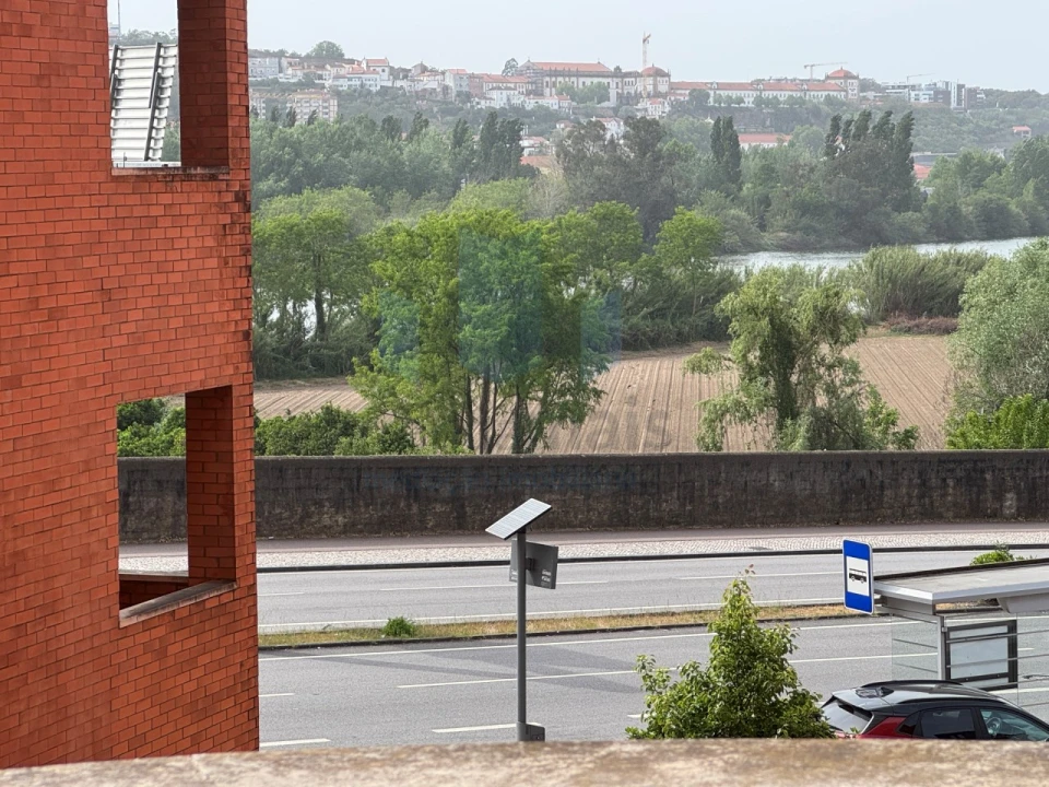 Escritório para Arrendamento em Santo Antonio dos Olivais Foto 5