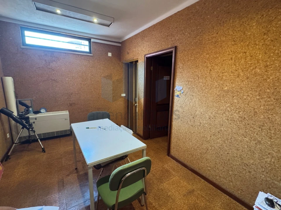 Escritório para Arrendamento em Santo Antonio dos Olivais Foto 7