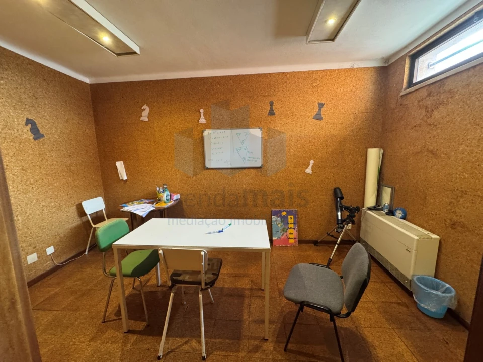 Escritório para Arrendamento em Santo Antonio dos Olivais Foto 10