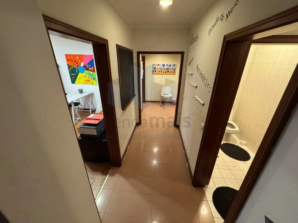 Escritório para Arrendamento em Santo Antonio dos Olivais Foto 13