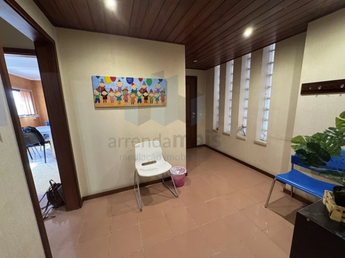Escritório para Arrendamento em Santo Antonio dos Olivais Foto 2