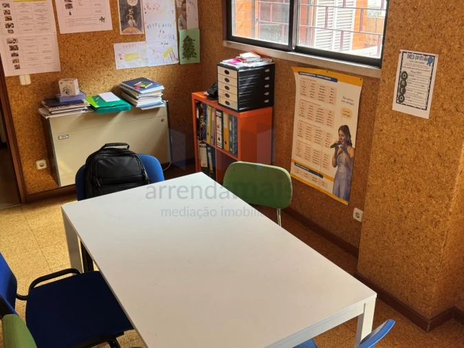 Escritório para Arrendamento em Santo Antonio dos Olivais Foto 4