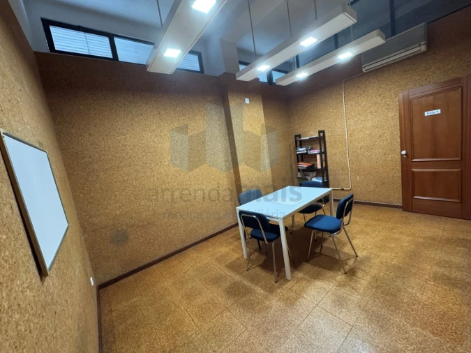 Escritório para Arrendamento em Santo Antonio dos Olivais Foto 11