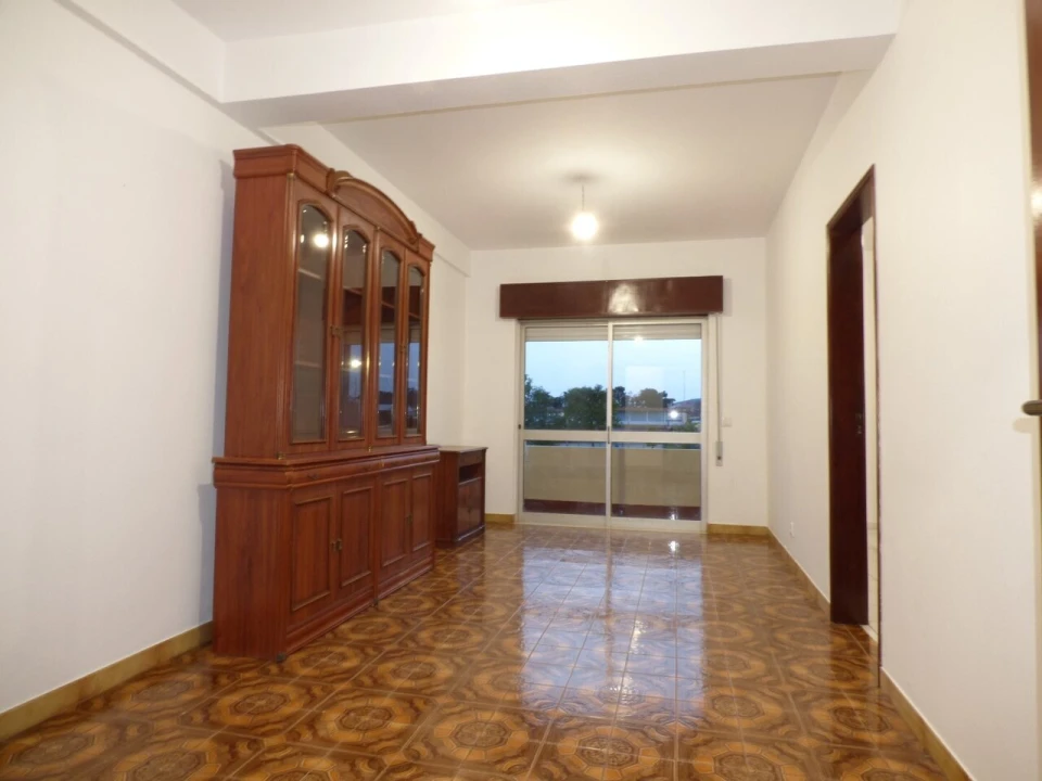 Apartamento T4 para Venda em São Bartolomeu de Messines Foto 1