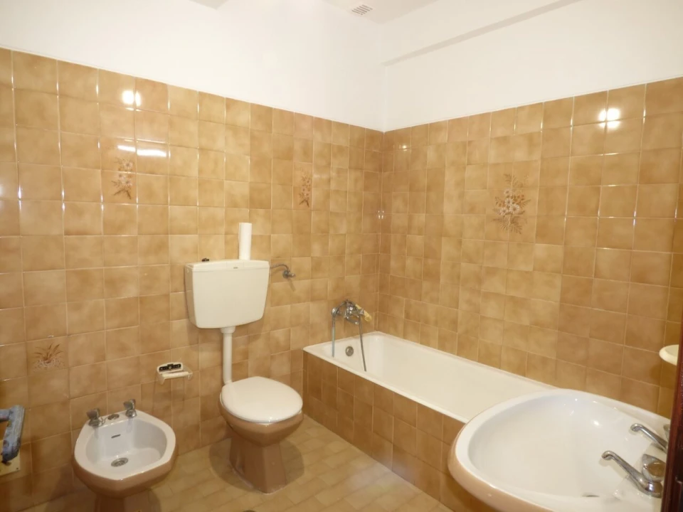 Apartamento T4 para Venda em São Bartolomeu de Messines Foto 16
