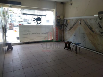 Loja para Arrendamento em Santo Antonio dos Olivais