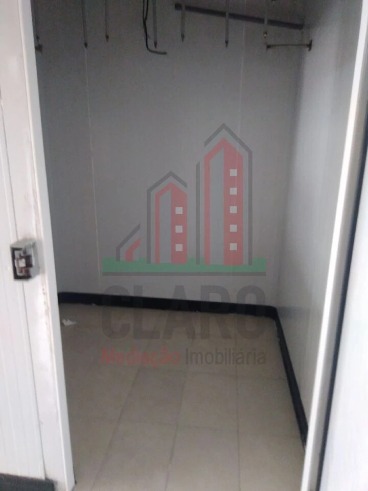 Loja para Arrendamento em Santo Antonio dos Olivais Foto 4