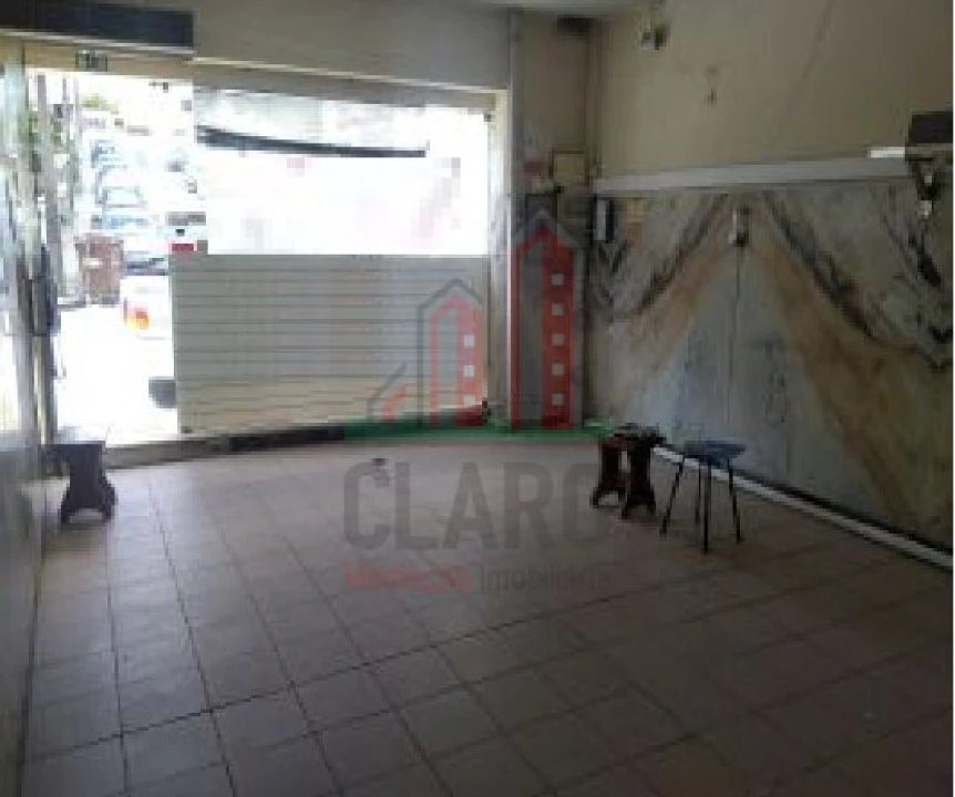 Loja para Arrendamento em Santo Antonio dos Olivais Foto 17