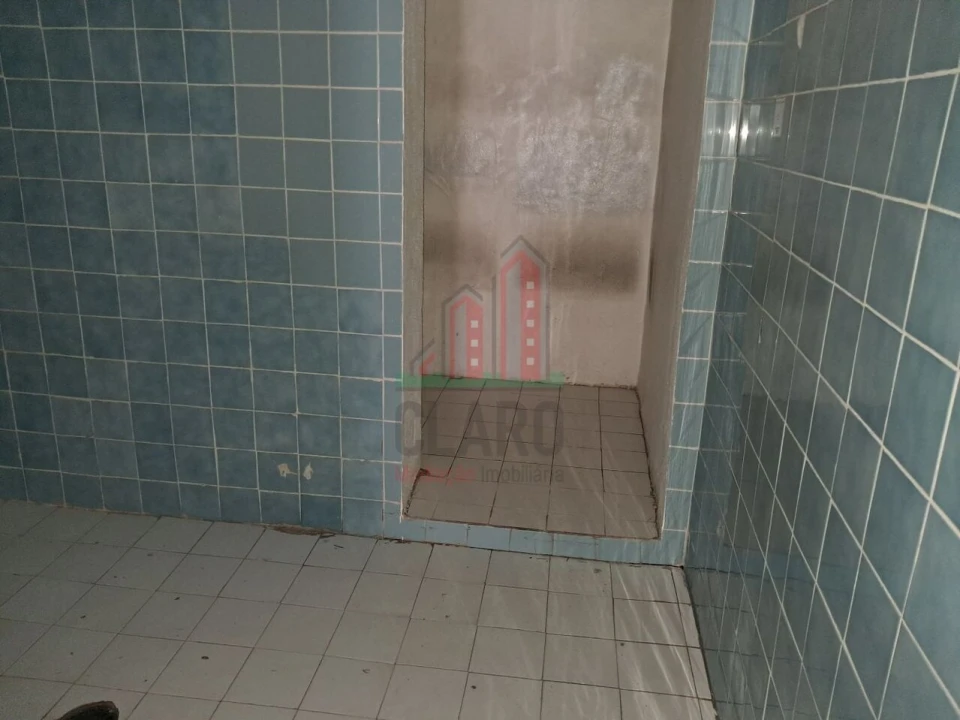 Loja para Arrendamento em Santo Antonio dos Olivais Foto 14