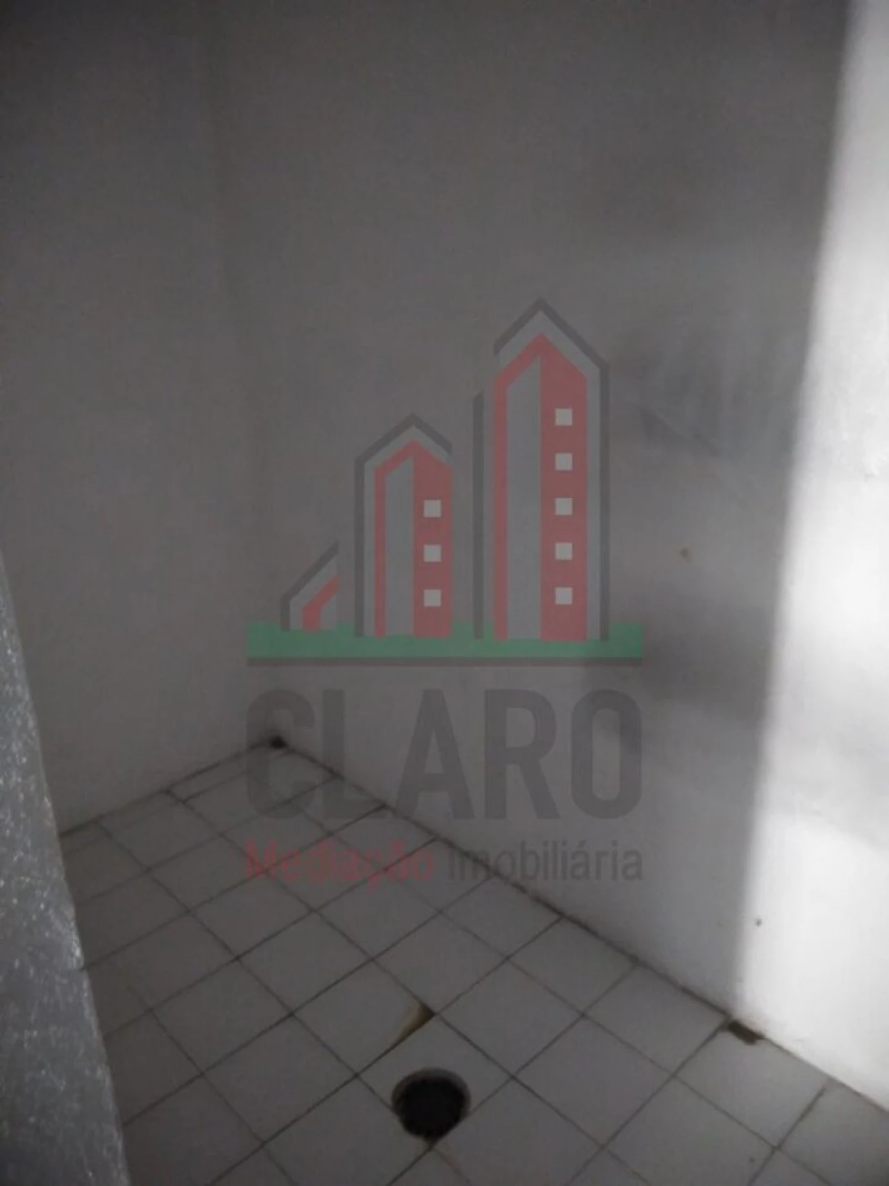 Loja para Arrendamento em Santo Antonio dos Olivais Foto 6