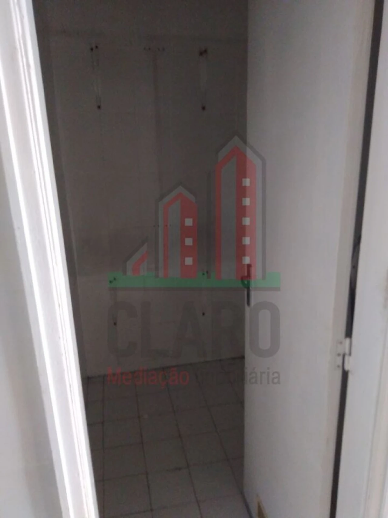 Loja para Arrendamento em Santo Antonio dos Olivais Foto 7
