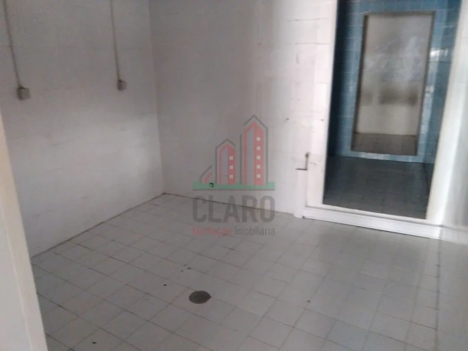 Loja para Arrendamento em Santo Antonio dos Olivais Foto 3
