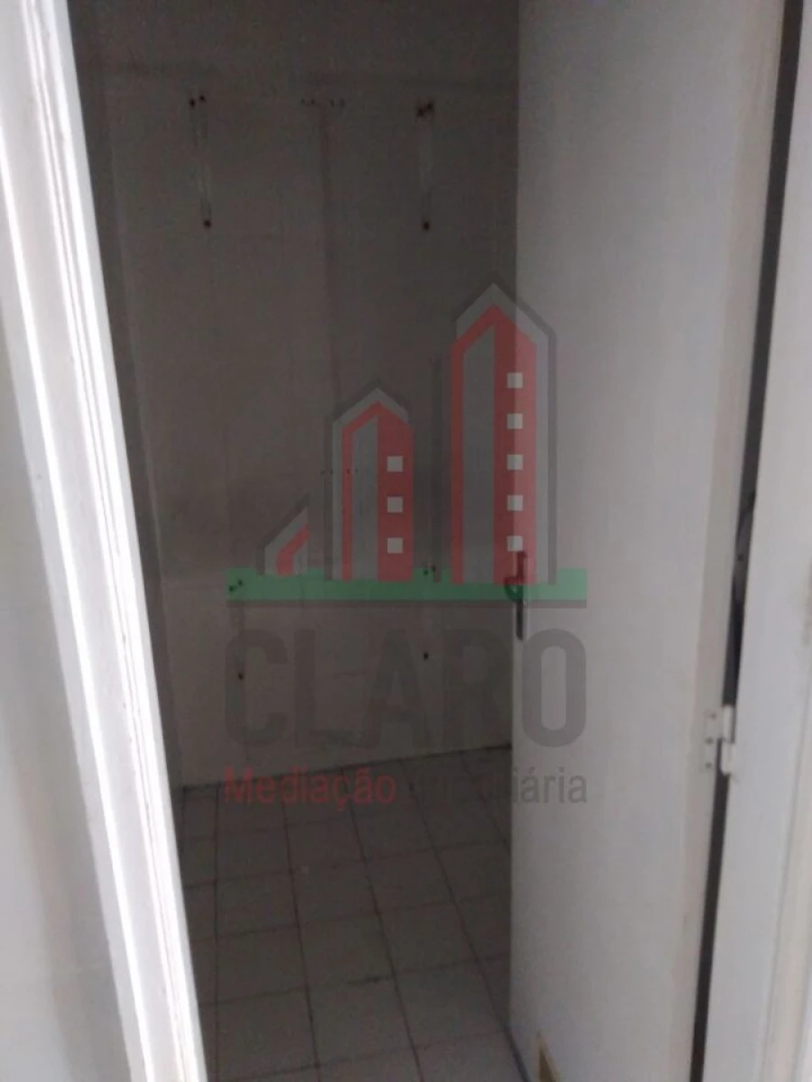 Loja para Arrendamento em Santo Antonio dos Olivais Foto 7
