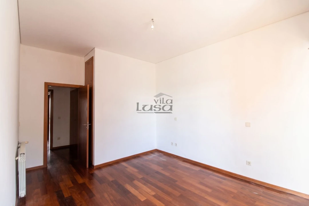 Apartamento T2 para Arrendamento em Arcozelo Foto 11