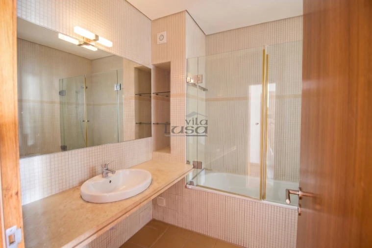 Apartamento T2 para Arrendamento em Arcozelo Foto 7