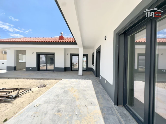 Moradia T5 para Venda em Atalaia e Alto Estanqueiro-Jardia Foto 10