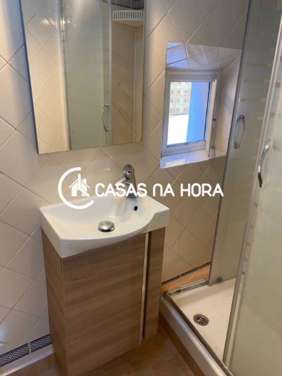 Apartamento T1 para Venda em Santa Maria Maior Foto 13