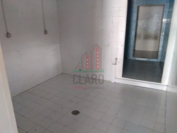 Loja para Arrendamento em Santo Antonio dos Olivais
