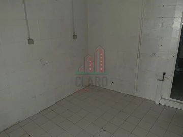 Loja para Arrendamento em Santo Antonio dos Olivais