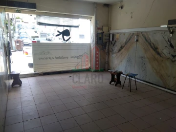 Loja para Arrendamento em Santo Antonio dos Olivais