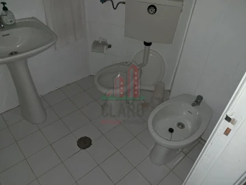 Loja para Arrendamento em Santo Antonio dos Olivais