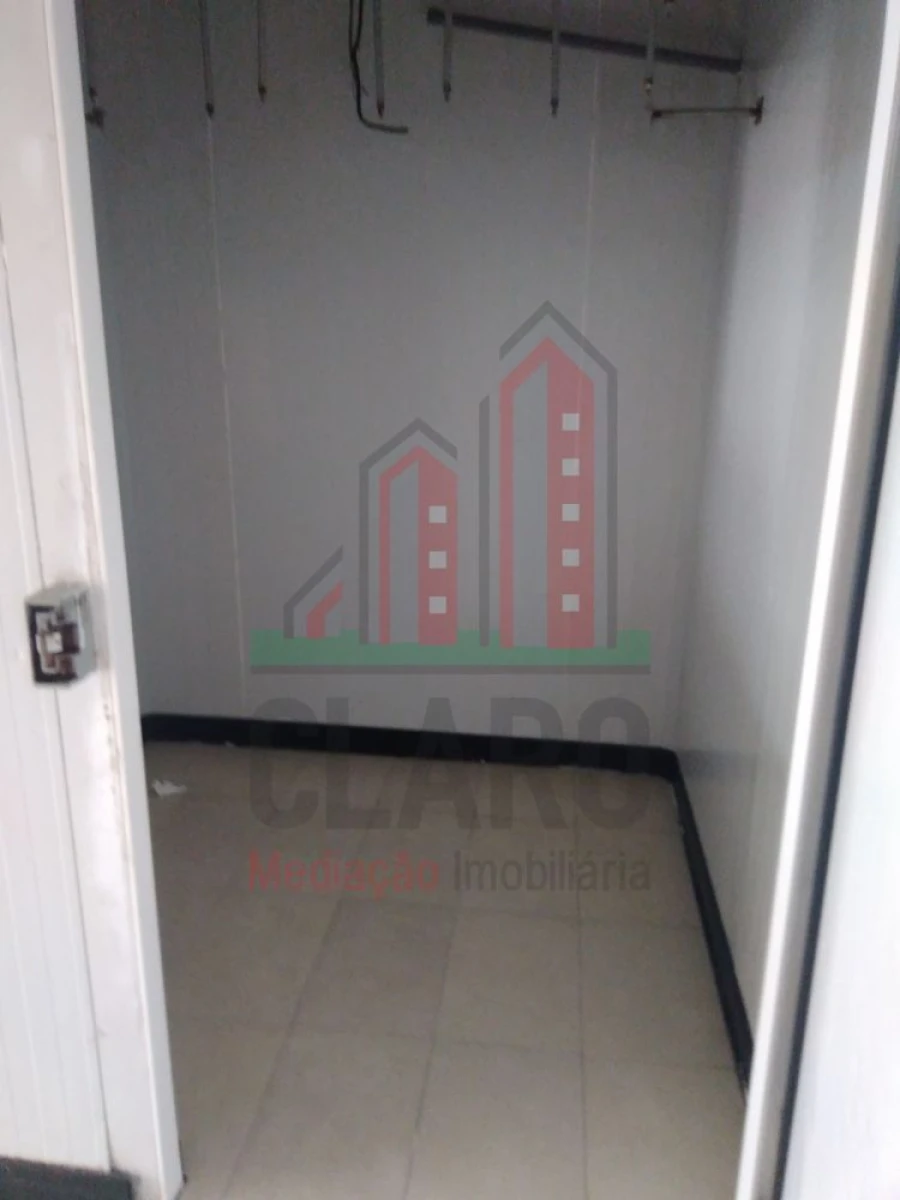 Loja para Arrendamento em Santo Antonio dos Olivais Foto 4