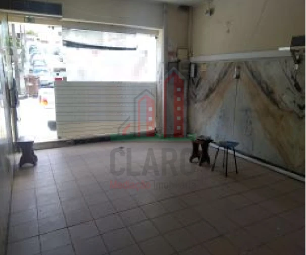 Loja para Arrendamento em Santo Antonio dos Olivais Foto 17