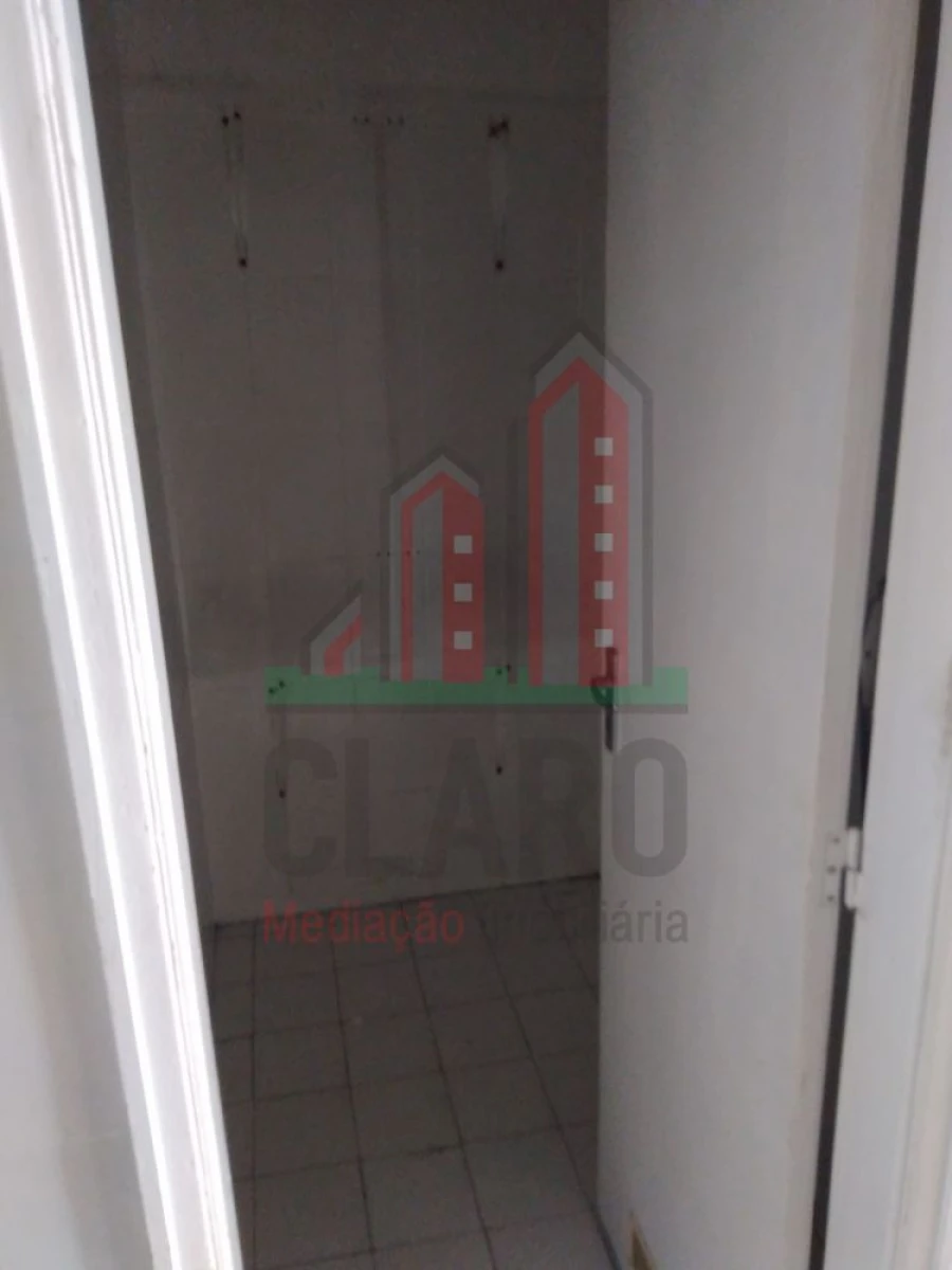 Loja para Arrendamento em Santo Antonio dos Olivais Foto 7