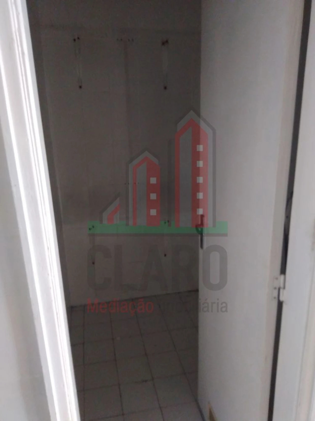 Loja para Arrendamento em Santo Antonio dos Olivais Foto 7