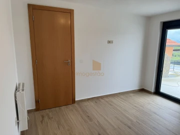 Moradia T3 para Venda em Candemil e Gondar