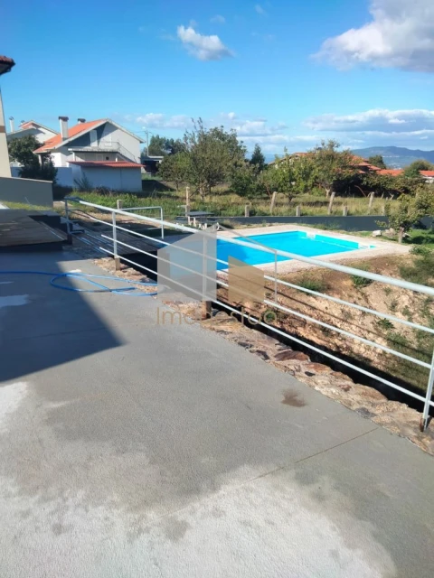 Moradia T3 para Venda em Candemil e Gondar