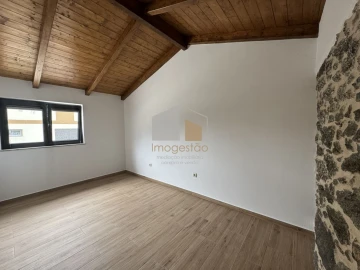 Moradia T3 para Venda em Candemil e Gondar